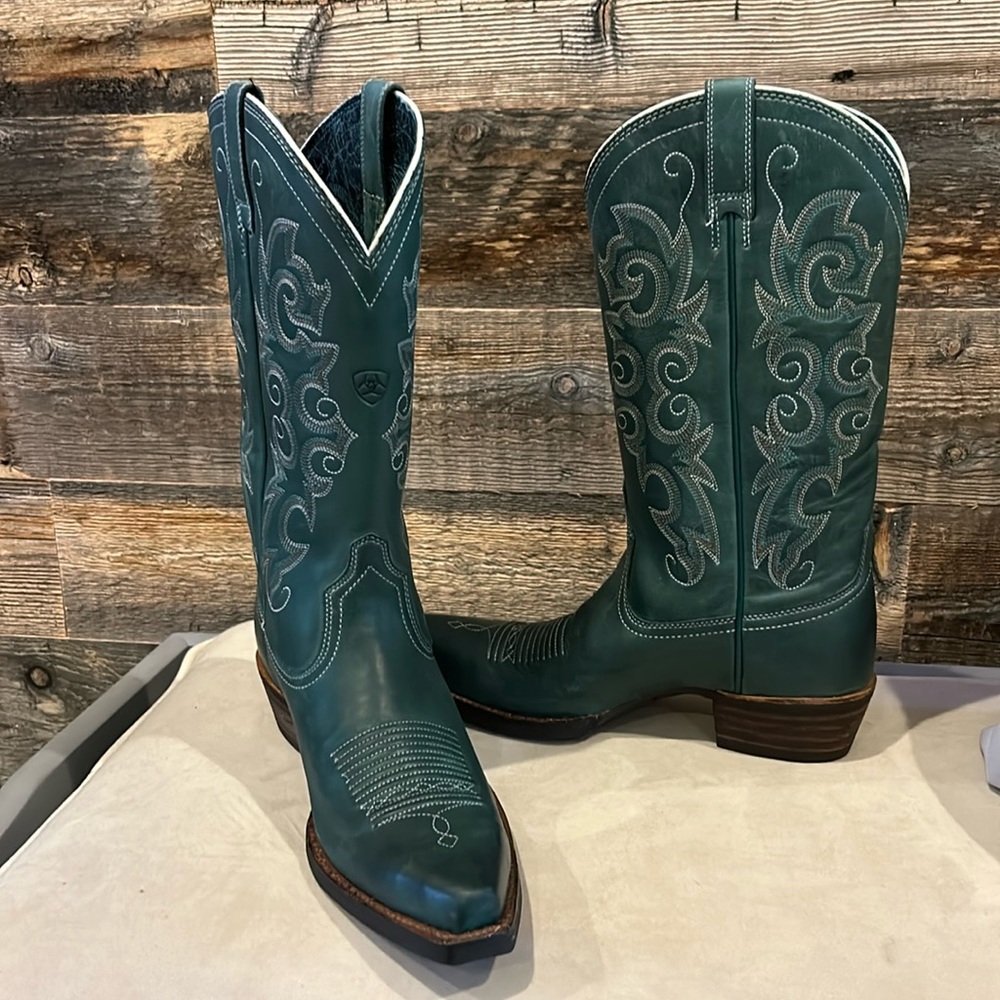 Ariat size 5.5B Dark Green Women’s western snipe toe boot.